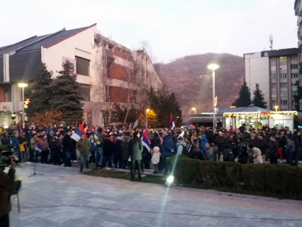 Зворничани на скупу подршке СПЦ и народу Црне Горе 